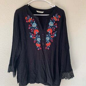 The Pioneer Woman Black Top with Colorful Floral Embroidery No Size tag‎ M/L
